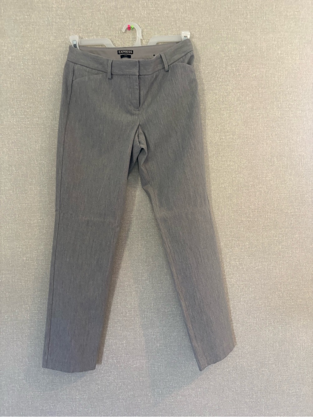 Express Editor women’s dress pants in a versatile heather gray.